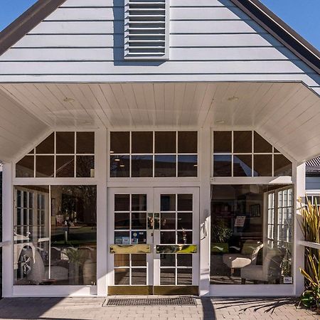 Huka Falls Resort Taupo Exterior foto The entrance to the house