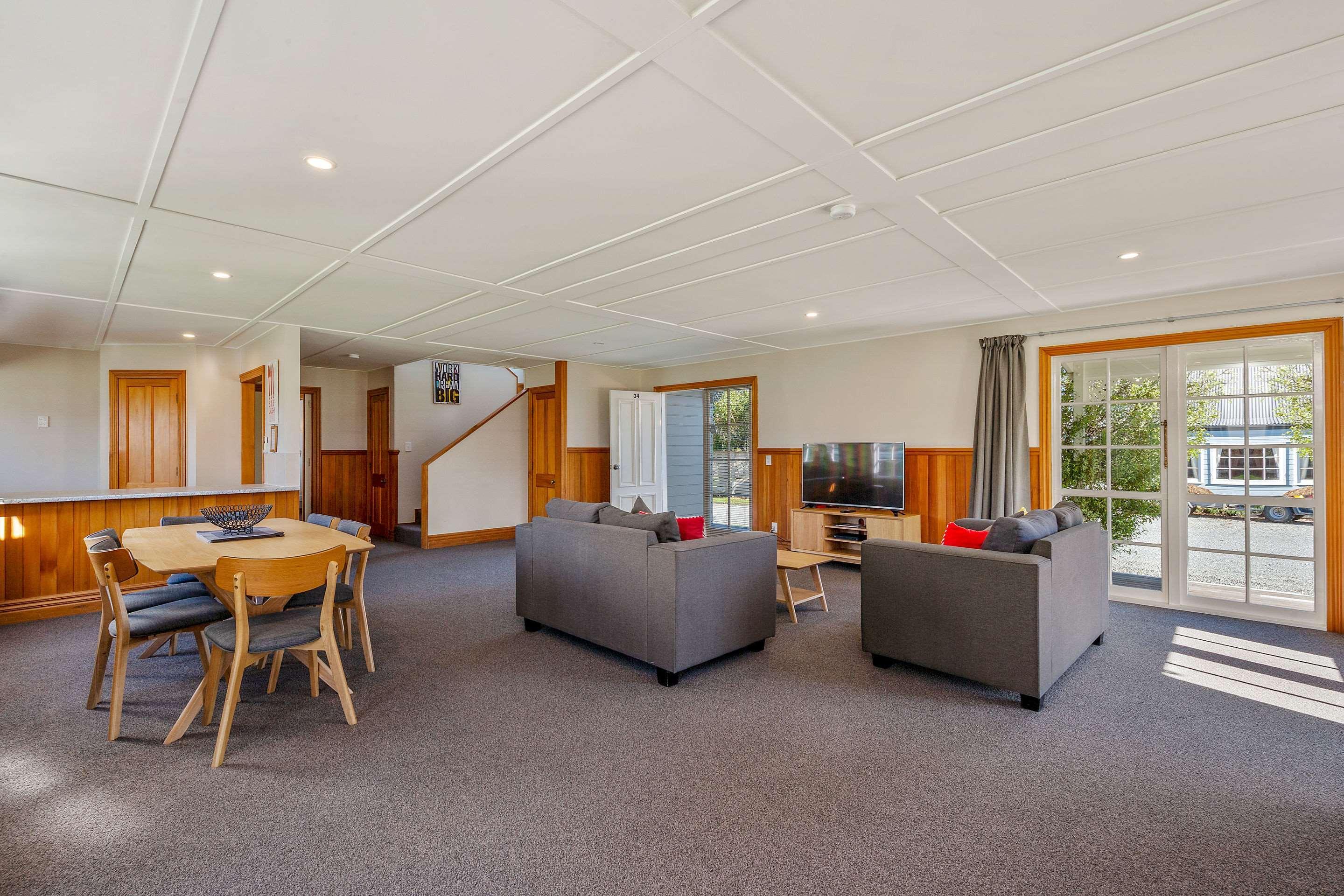 Huka Falls Resort Taupo Exterior foto Living area of a three-bedroom apartment
