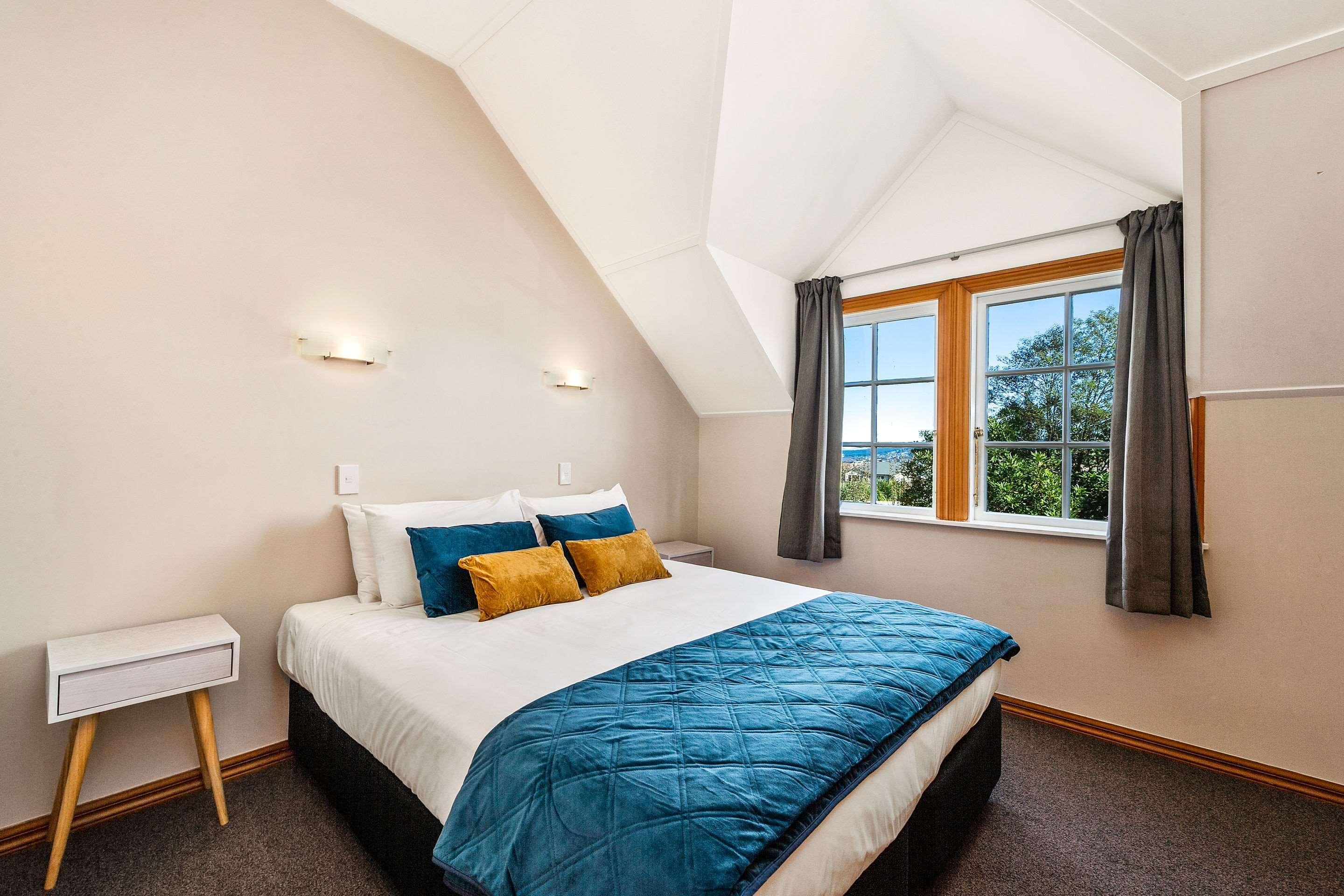 Huka Falls Resort Taupo Exterior foto A bedroom at the hotel