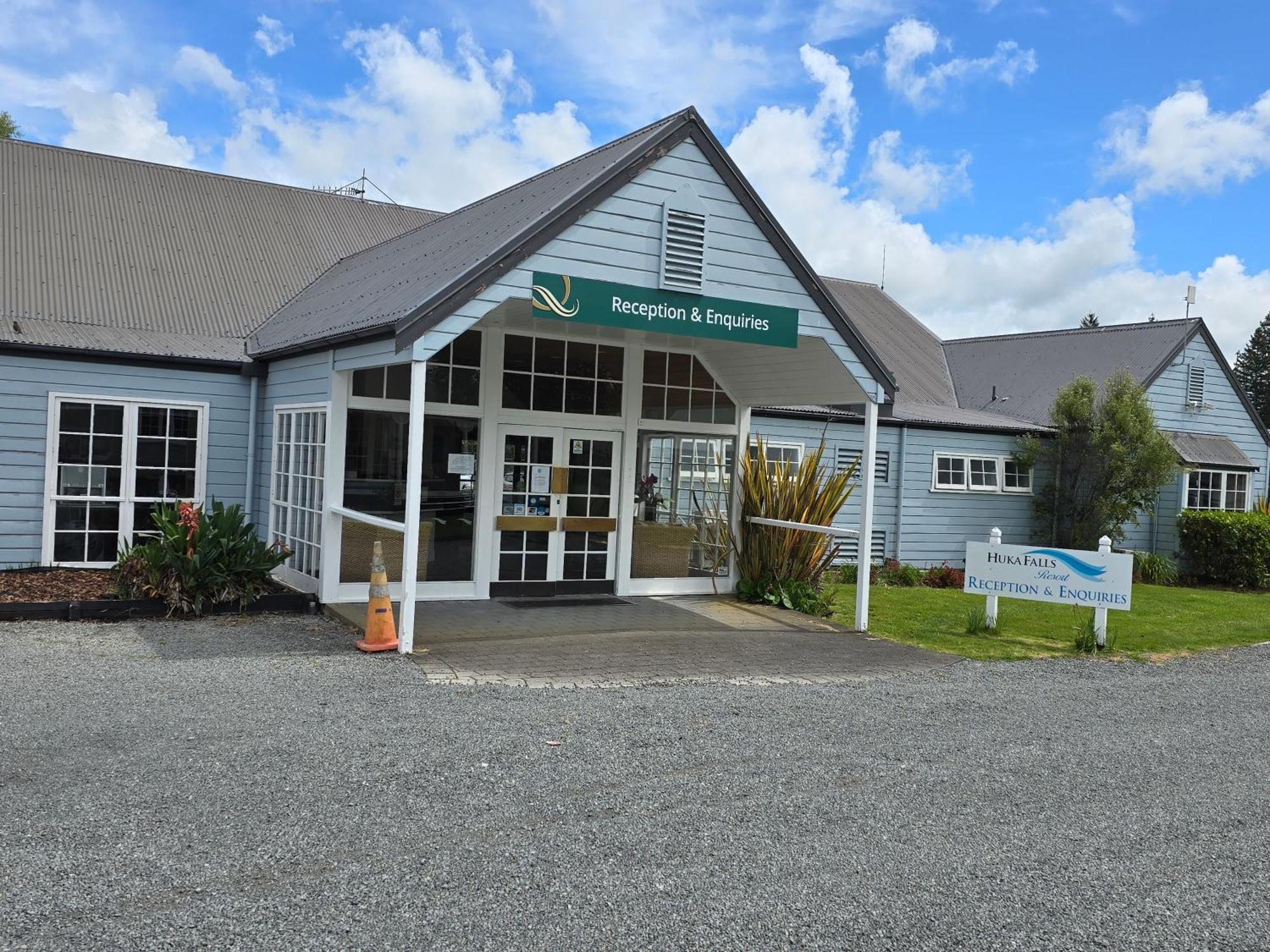 Huka Falls Resort Taupo Exterior foto Reception and Enquiries
