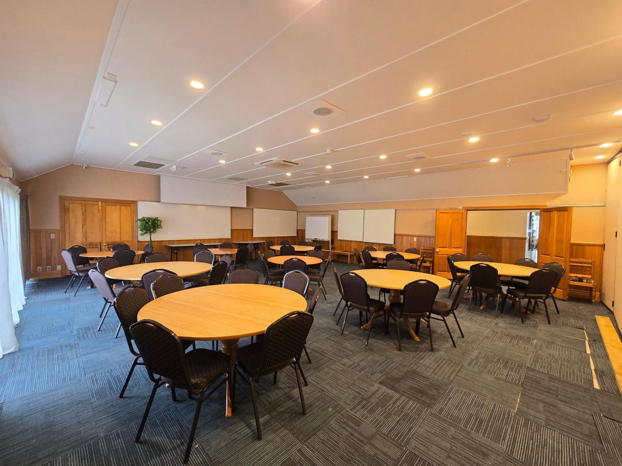 Huka Falls Resort Taupo Exterior foto The meeting room at the National Institute of Water and Atmospheric Research